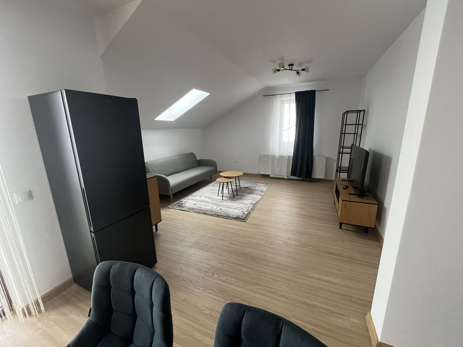 Apartament cu 2 camere de închiriat