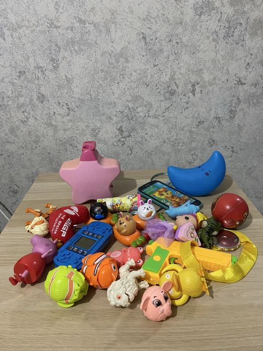 Отдам игрушки район химов