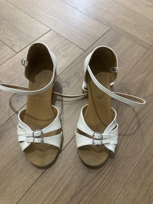 Отдам даром бальные туфли