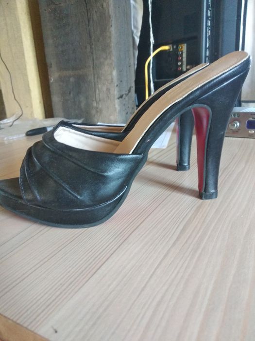 Продам зимние ботинки