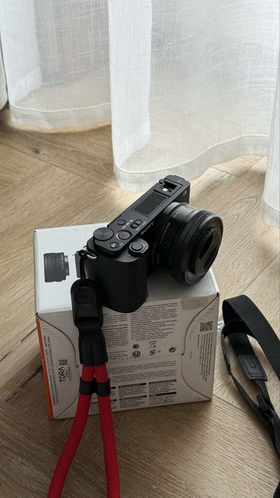 Sony ZV-E10 Kit 16-50mm | В идеале