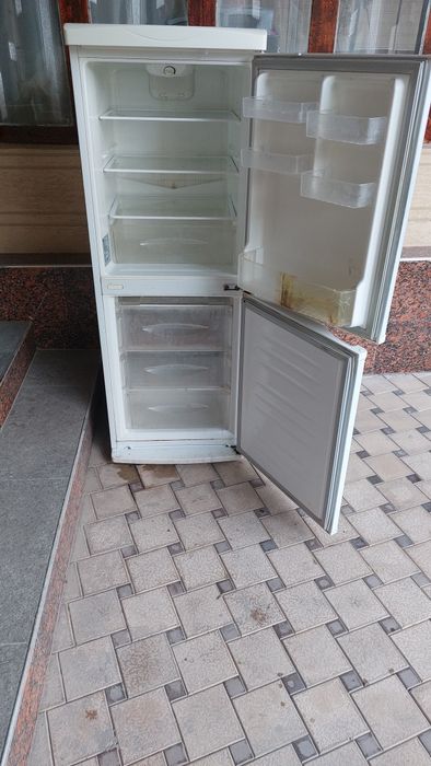 Продам двухкамерный холодильник LG