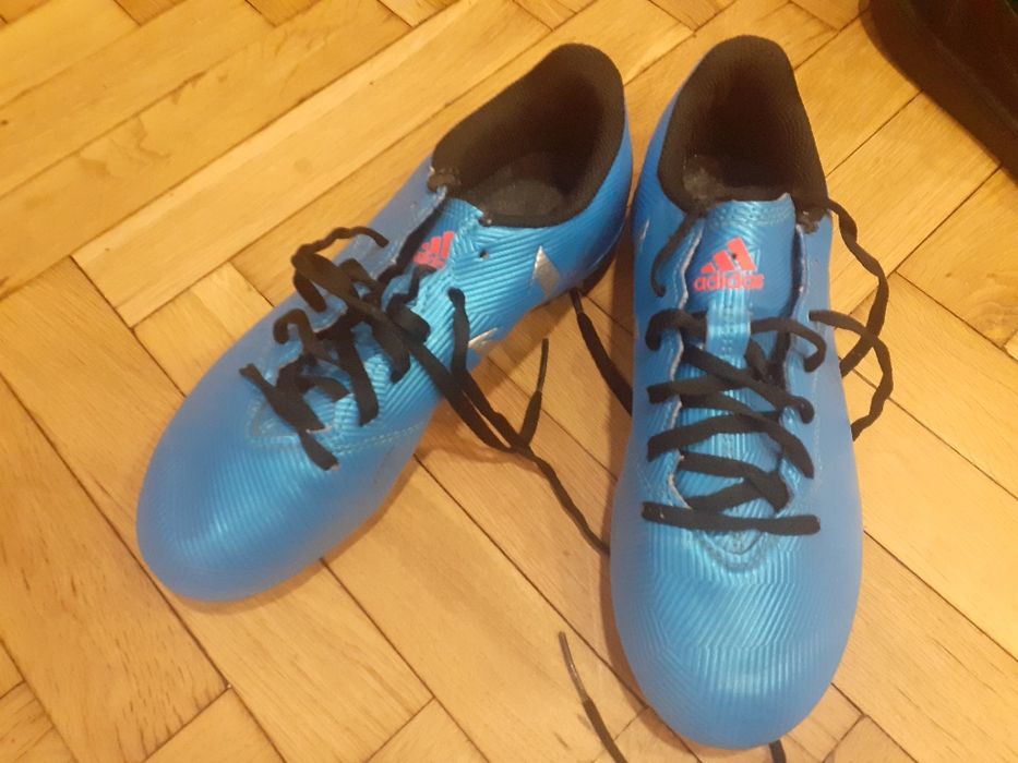 Детски бутонки за момче