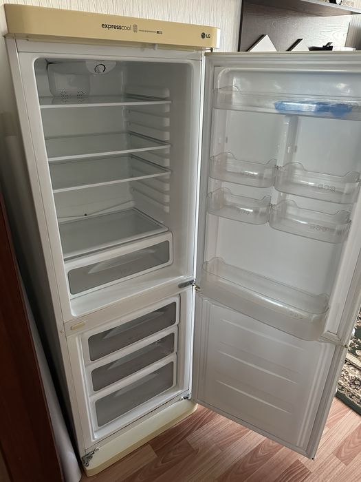 Продам холодильник LG ExpressCool 165см