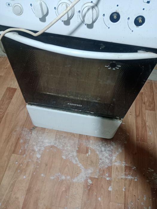 Продам газ плиту за 8000