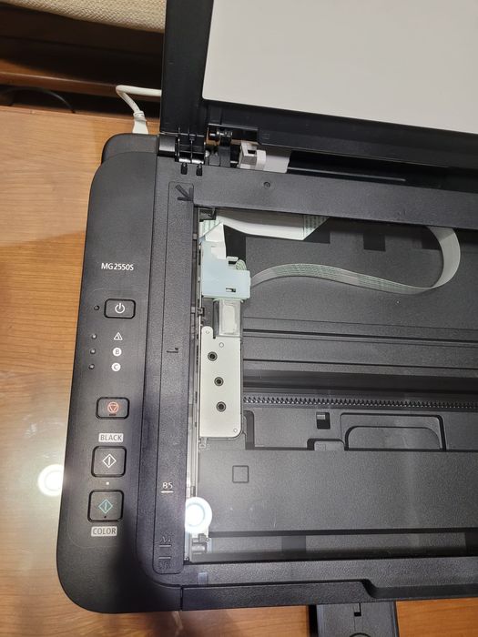 Imprimantă multifuncțională Canon PIXMA MG2550S – printare, scanare și copiere.