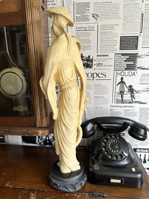 Statueta orientala rasina