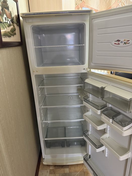 Продам двухкамерный холодильник