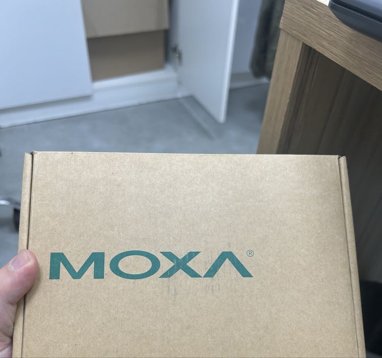 Продаю MOXA nport 5110