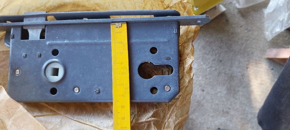 Брави и шилдове. Нови. 6 броя.