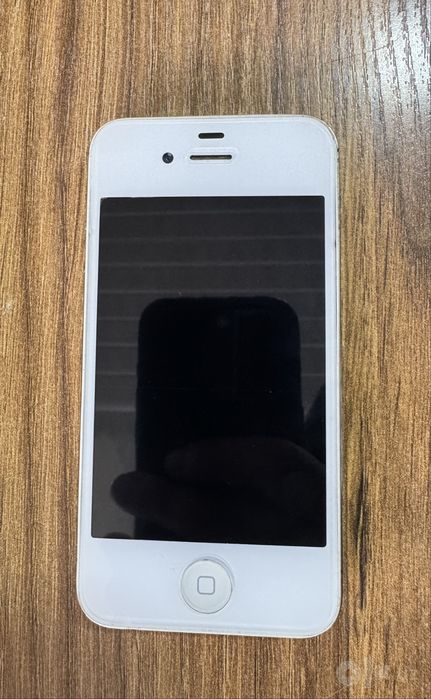 Iphone 4s сотилади