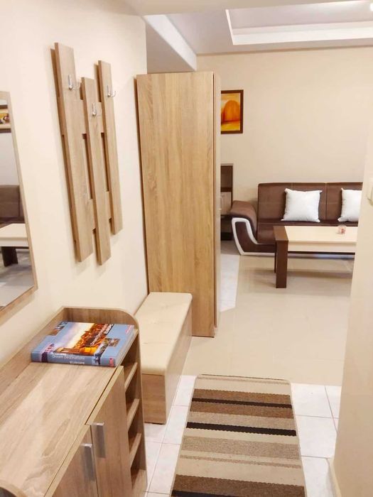 Давам под наем двустаен апартамент в топ центъра на гр. Перник