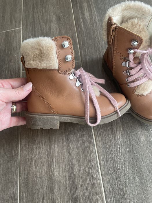 Ghete fetita Clarks nr 25