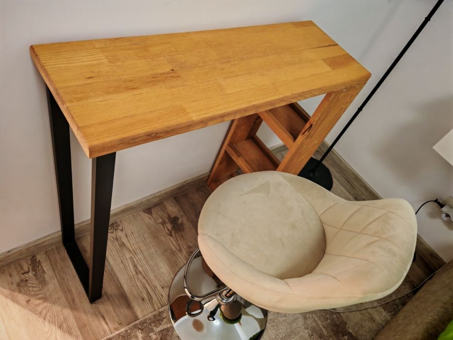 Vand masa tip bar cu doua scaune tip bar