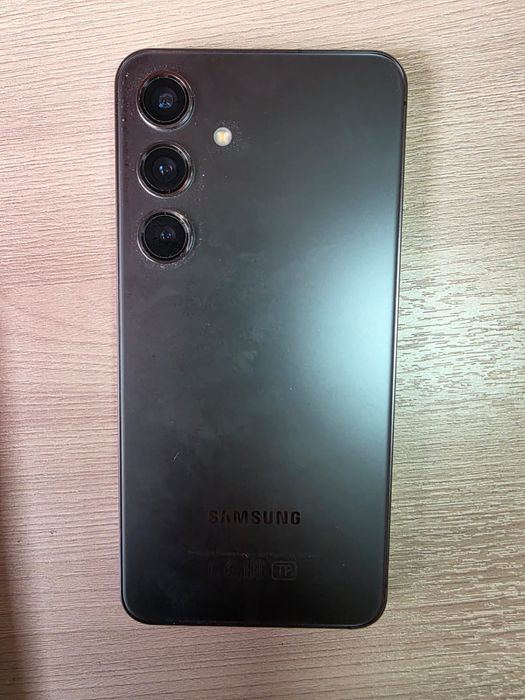 Продам Samsung Galaxy S24
