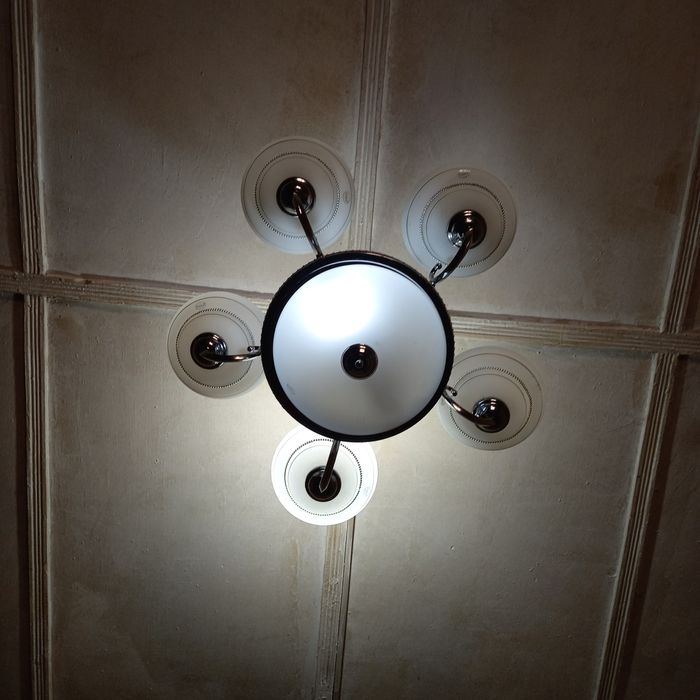 Продаётся люстра