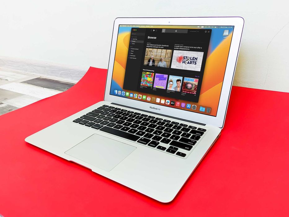MacBook Air A1466 1.9GHz i5, 4GB RAM, 240GB SSD, перфектен, внос Литва