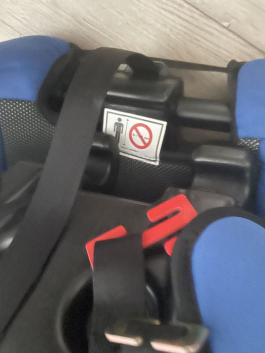 Продам автокресло новое
