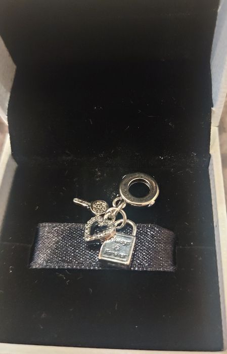 Висулка за гривна