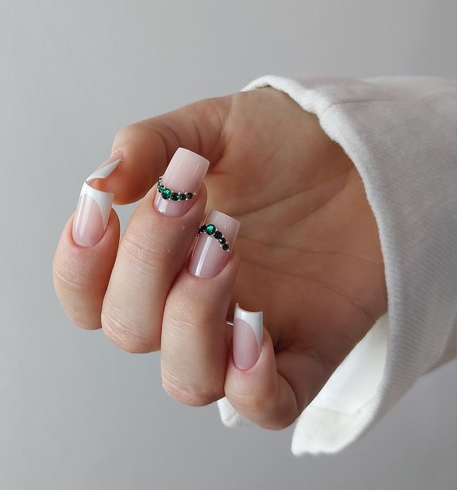 Unghii cu gel si oja semipermanenta și pedichiura estetica