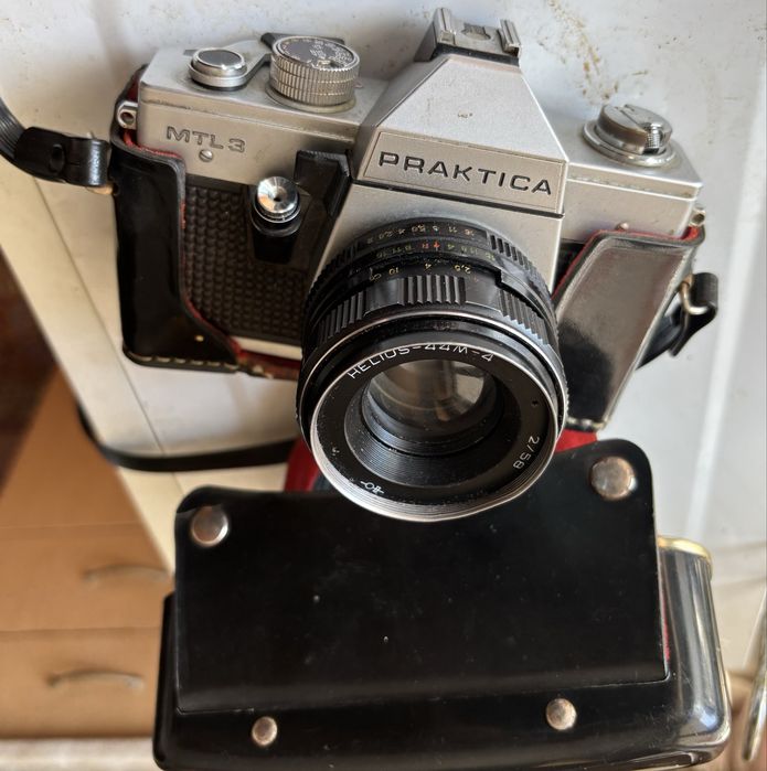 Продавам  фотоапарати NIKON D50  и  PRAKTIKA MTL 3