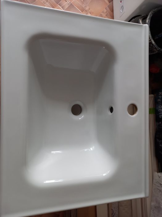 Продам тумбочку новая