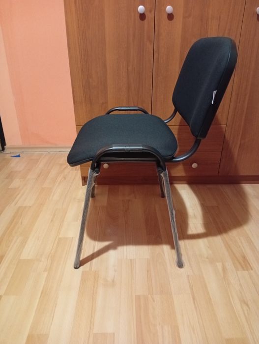 Чисто Нов посетителски стол.