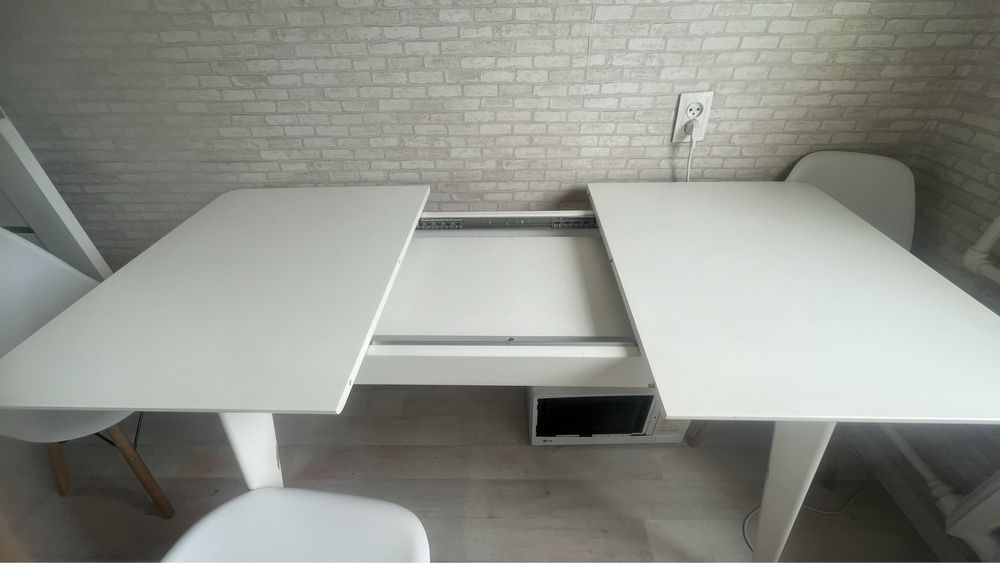 Стол и стулья для кухни