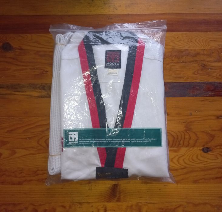 Кимано-wtf на 10 летнего мальчика или девочки б/у