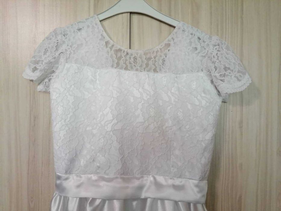 Рокля  - бяла ...