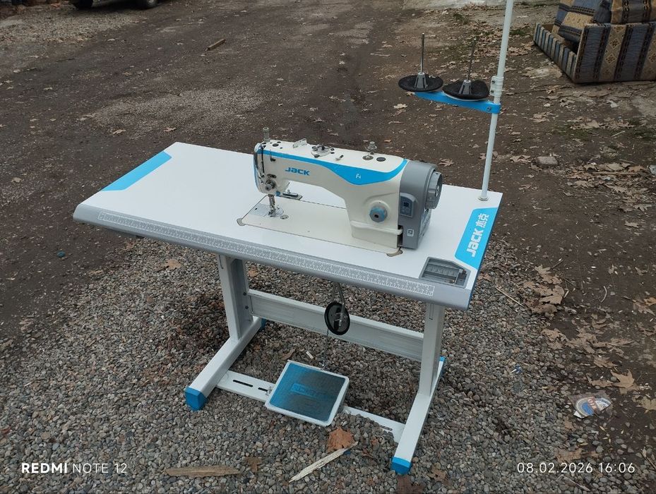 Продаётся швейная машина