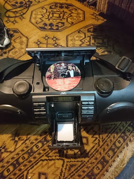 Vând Boombox JVC RV-NB52B