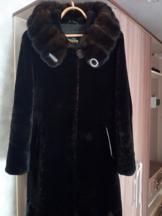 Шуба мутоновая с норкой.