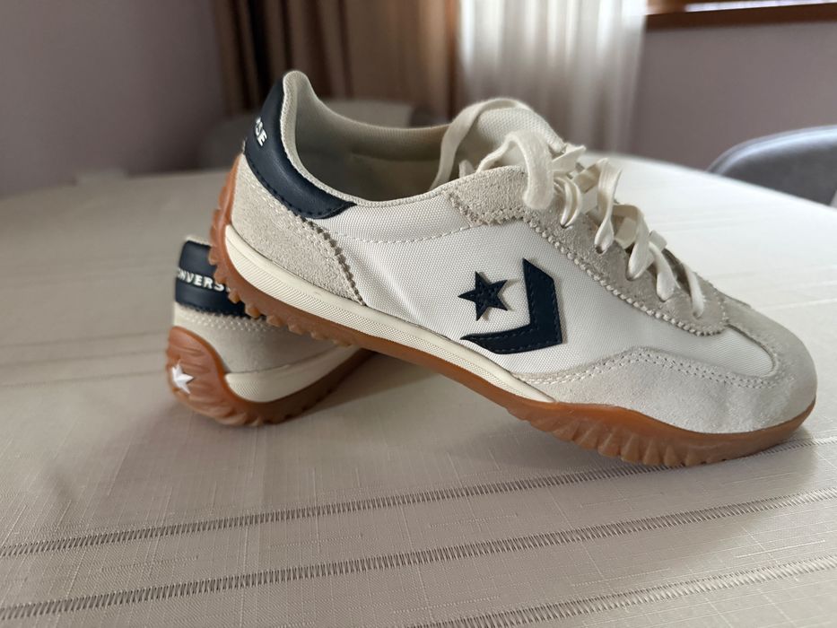 Продавам дамски кецове “Converse”