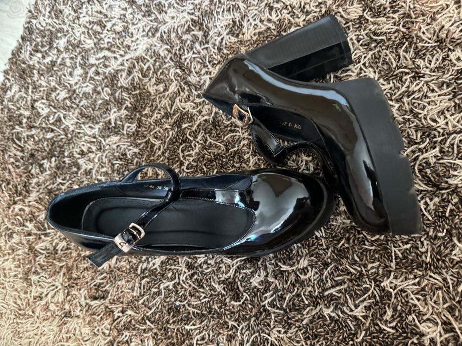 Туфли на каблуке