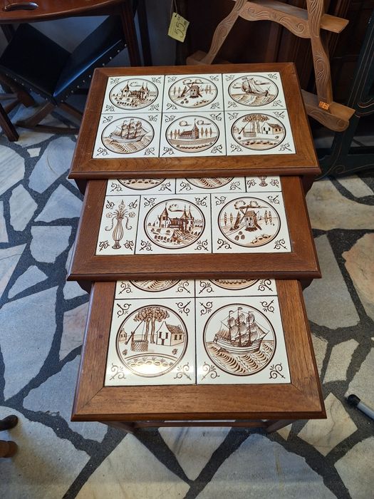 К - т три помощни масички с плочки