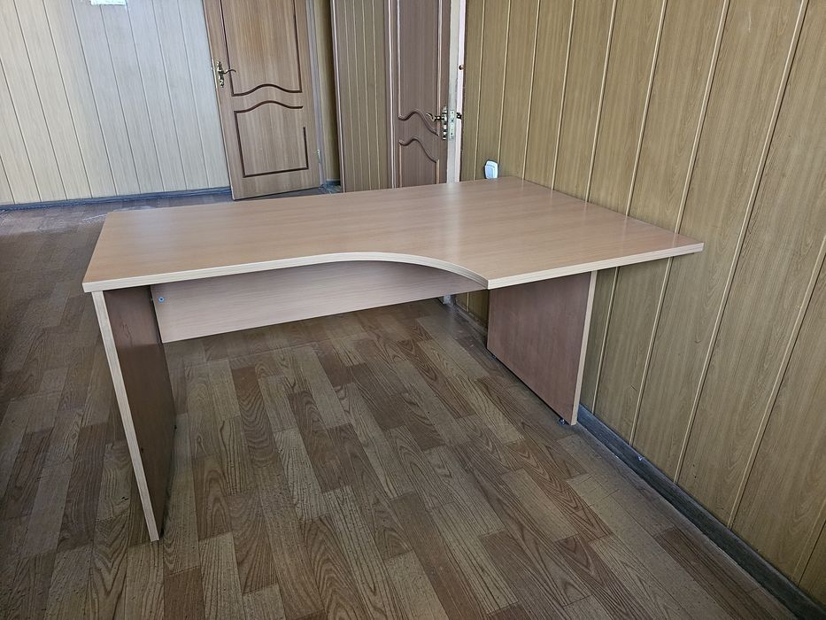 Продам столы. Район старого вокзала.