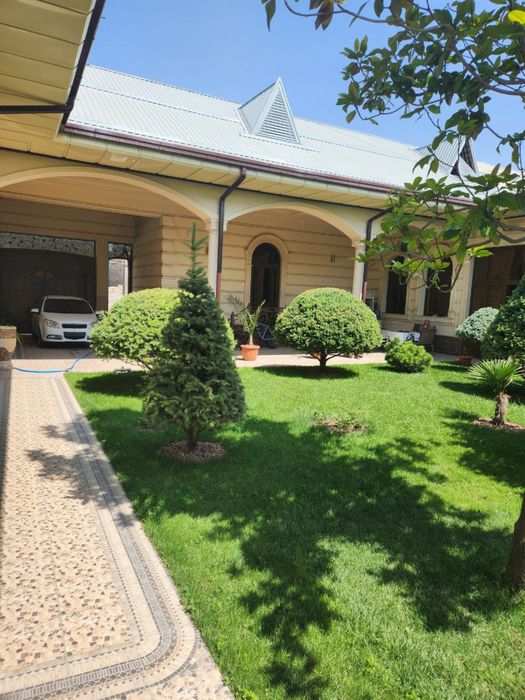 Продаётся дом на истерохат 7,7 сотих, 8 комнот 4 санузел