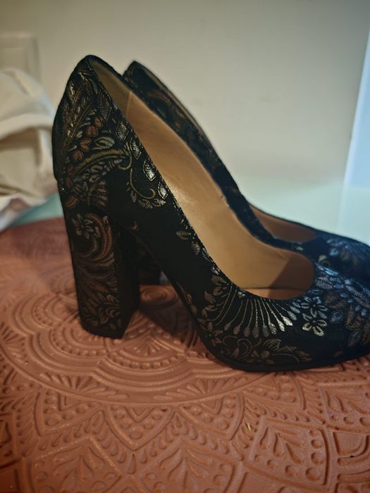Papuci cu toc 35