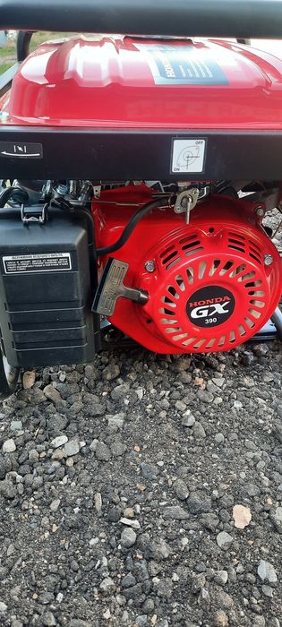 Бензиновый генератор HONDA