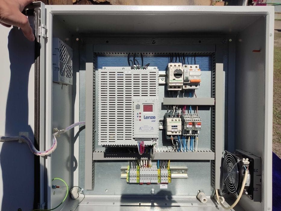 Высокочастотный преобразователь LENZE 15KW