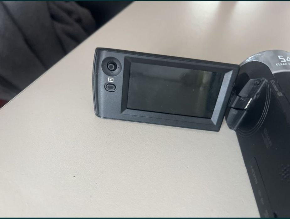 Vând camera sony handycam HDR-Cx240e cu senzor  CMOS Exmos R