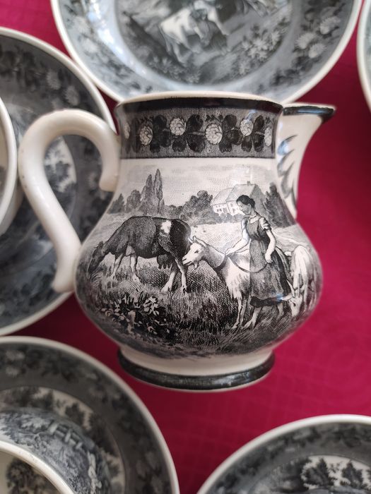 Порцеланов сервиз- 3 броя