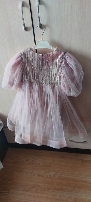 Продам детские нарядные платья