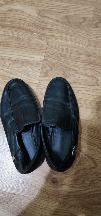 Туфли черные.кожаные на мальчика.мягкие.удобныее