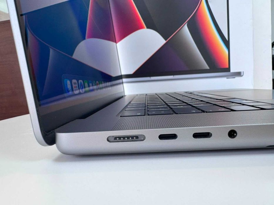 Apple MacBook Pro 16 2021 M1 Pro 16GB RAM 512GB SSD Silver