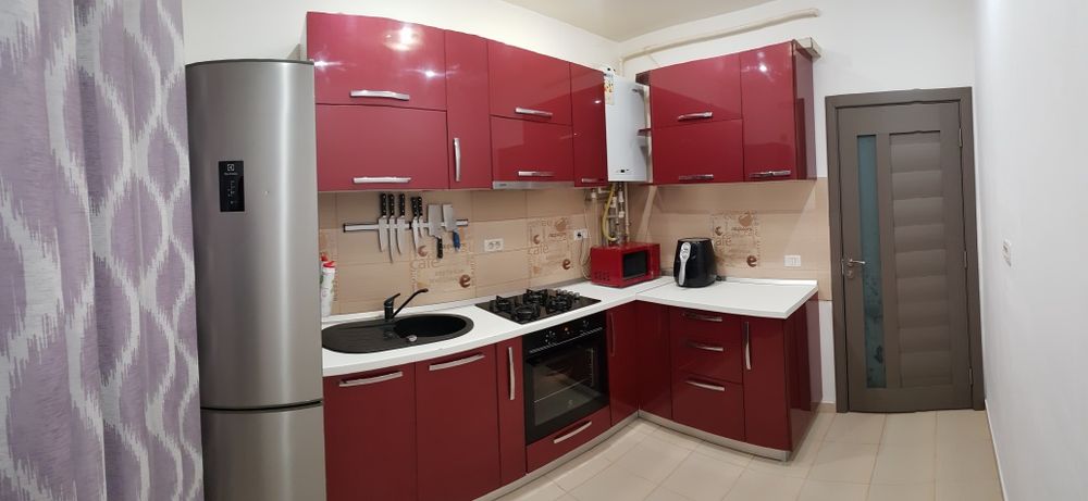 Inchiriez apartament 3 camere + gradina (230 mp)