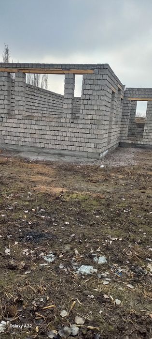 Hovli sotiladi 4 sotix