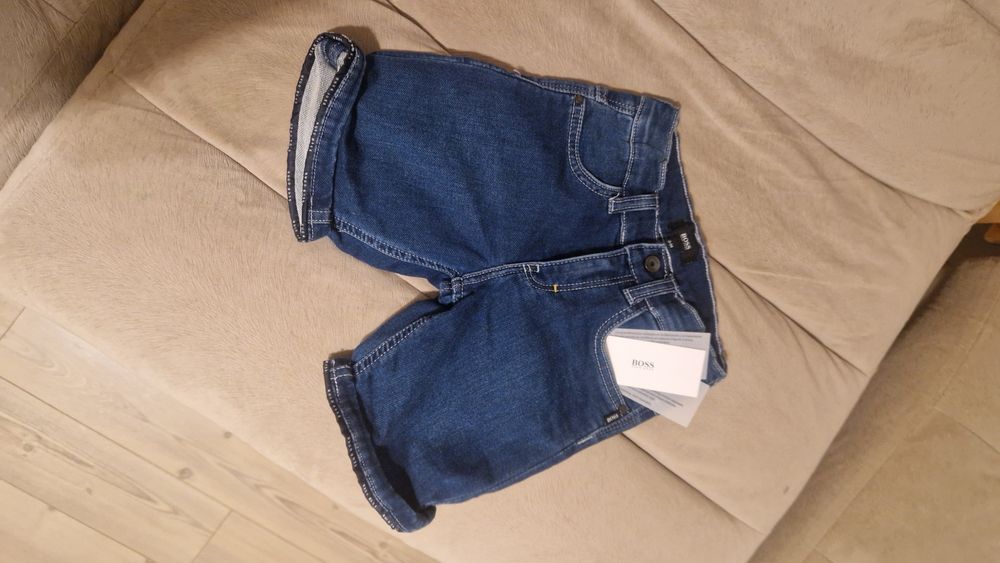 Blugi scurti marca Hugo Boss, 3-4 ani