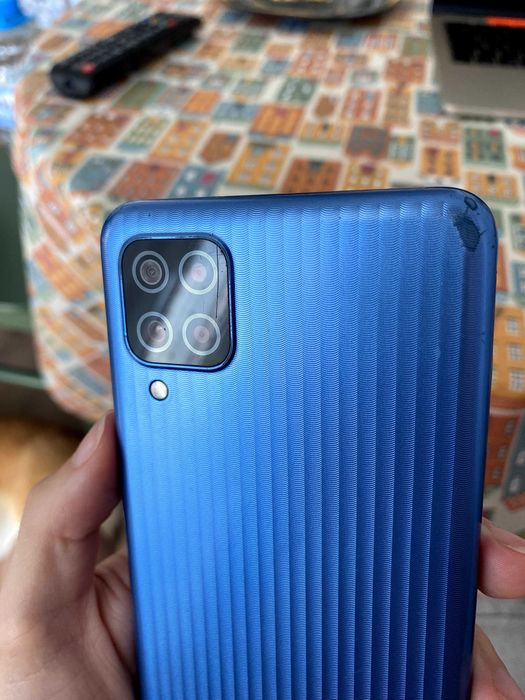 телефон Samsung Galaxy M12 - с 2 SIM карти